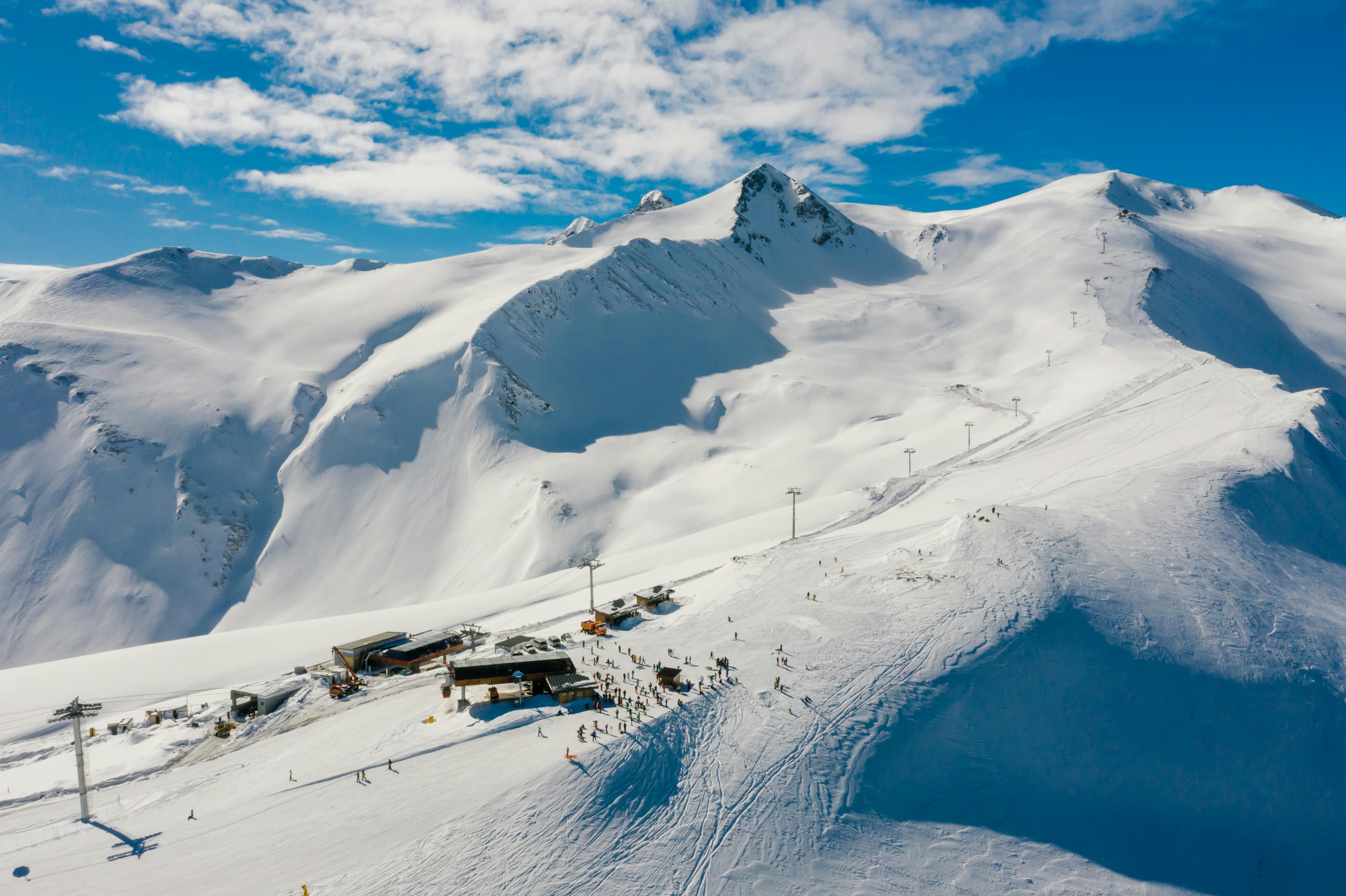 Unlocking Verticality: A Guide to the World’s Biggest Ski Resort Elevation Differences