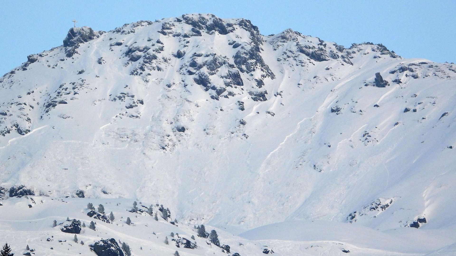 The Euregio Avalanche Crisis: Analyzing the Disconnect Between Forecasts and Fatalities
