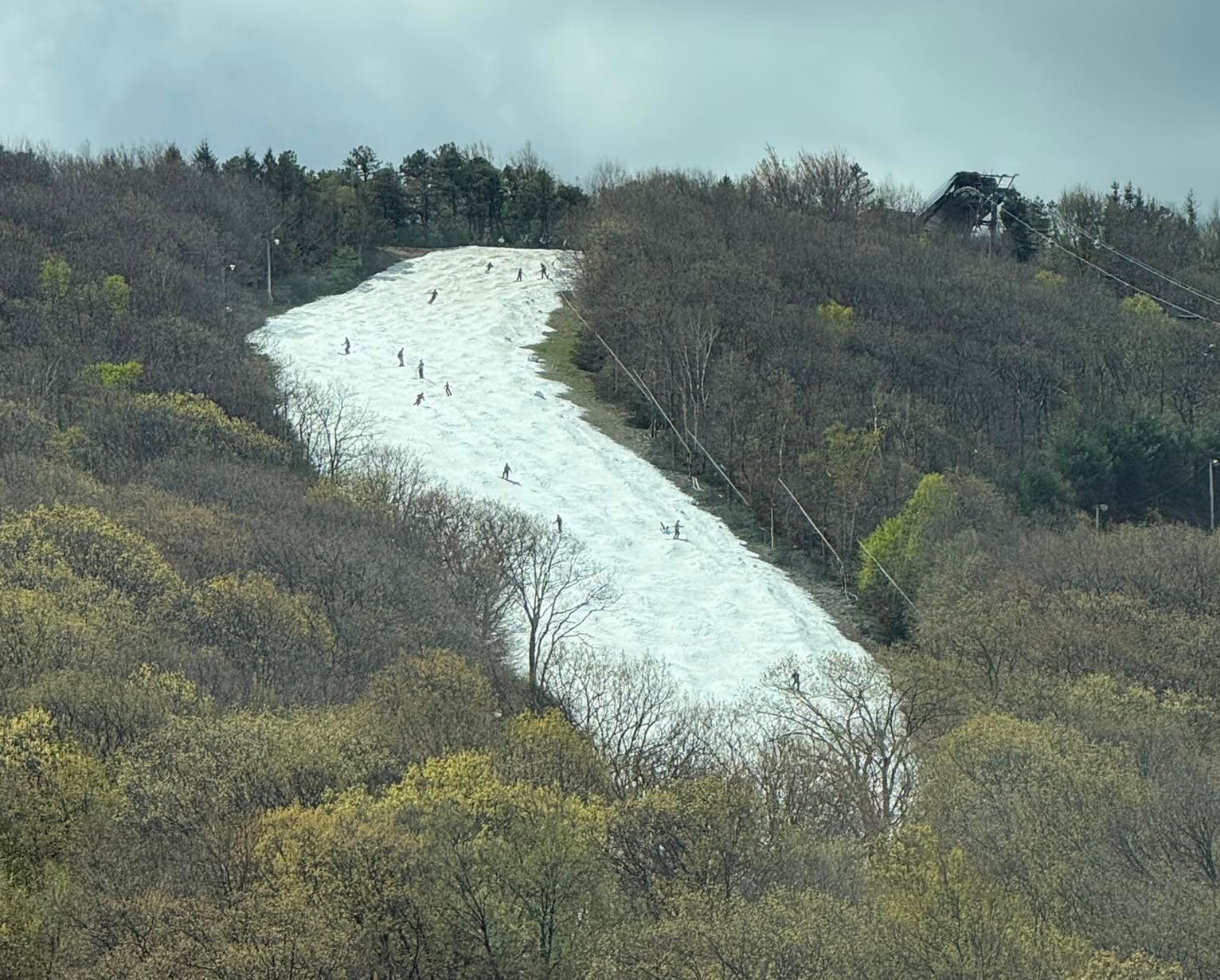 Camelback Mountain Sets Pennsylvania Record with May Skiing